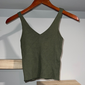 Green kint tank top‎